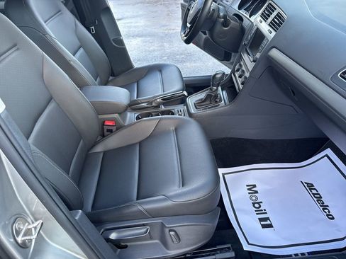 Used 2017 Volkswagen Golf SportWagen image 19