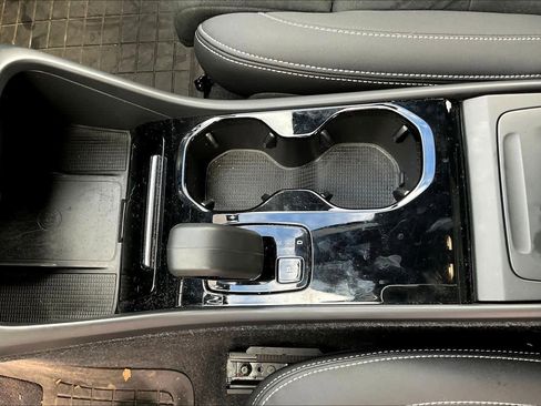 Used 2022 Volvo XC40 P8 Recharge Ultimate image 20