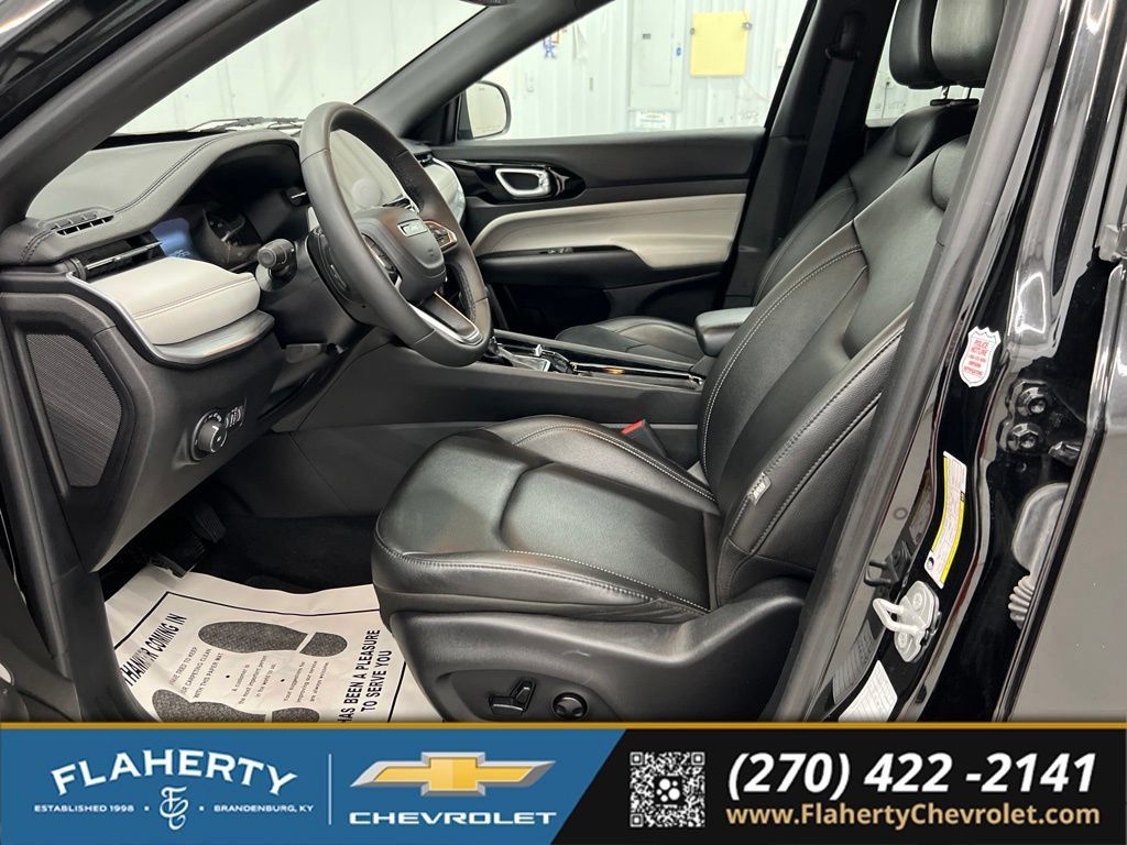 Used 2025 Jeep Compass Limited AWD/4WD image 9