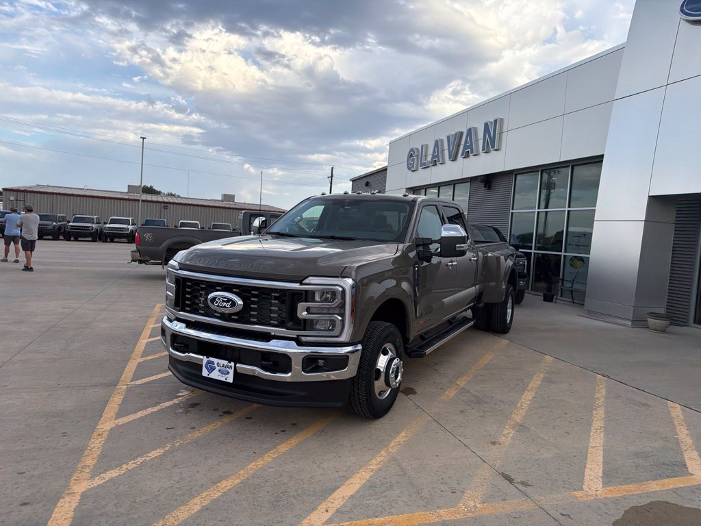 New 2027 Ford F350 Lariat w/ Lariat Premium Package AWD/4WD image 3
