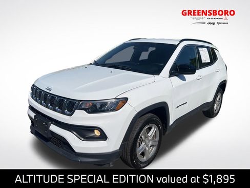 Used 2024 Jeep Compass Latitude w/ Altitude Special Edition AWD/4WD image 1