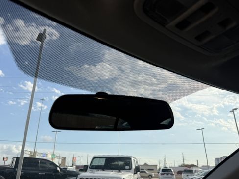 Used 2018 Honda HR-V EX image 27