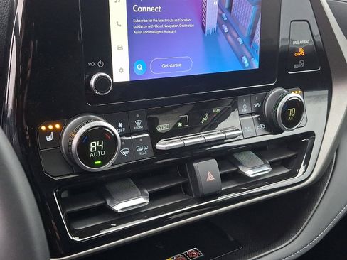 Used 2025 Toyota Highlander XLE image 17