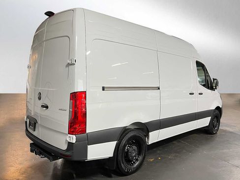 Used 2025 Mercedes-Benz Sprinter 2500 image 3
