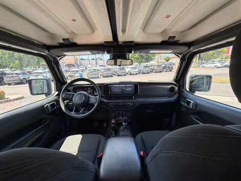 Used 2024 Jeep Wrangler Unlimited Rubicon 4xe AWD/4WD image 30