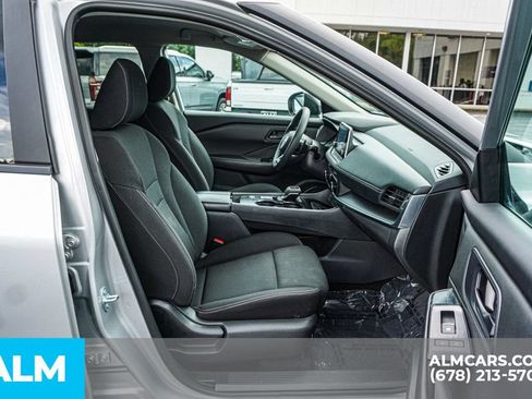 Used 2024 Nissan Rogue S FWD image 23