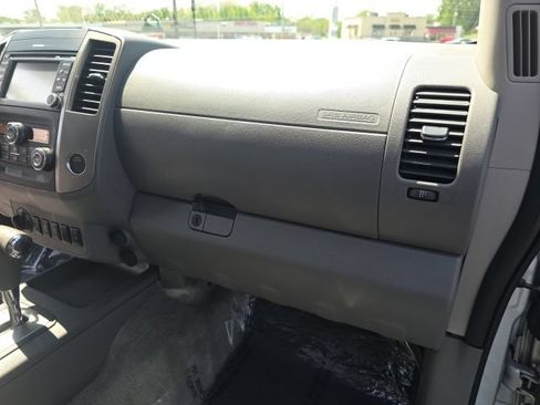 Used 2015 Nissan Frontier SL w/ Moonroof Package AWD/4WD image 41