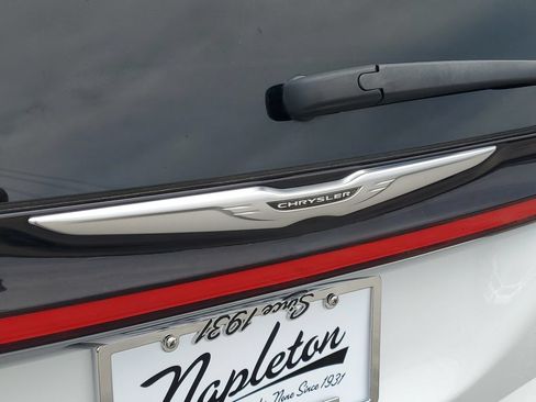 Used 2023 Chrysler Pacifica Touring-L FWD image 31