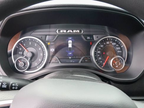 New 2026 RAM 1500 Express AWD/4WD image 22