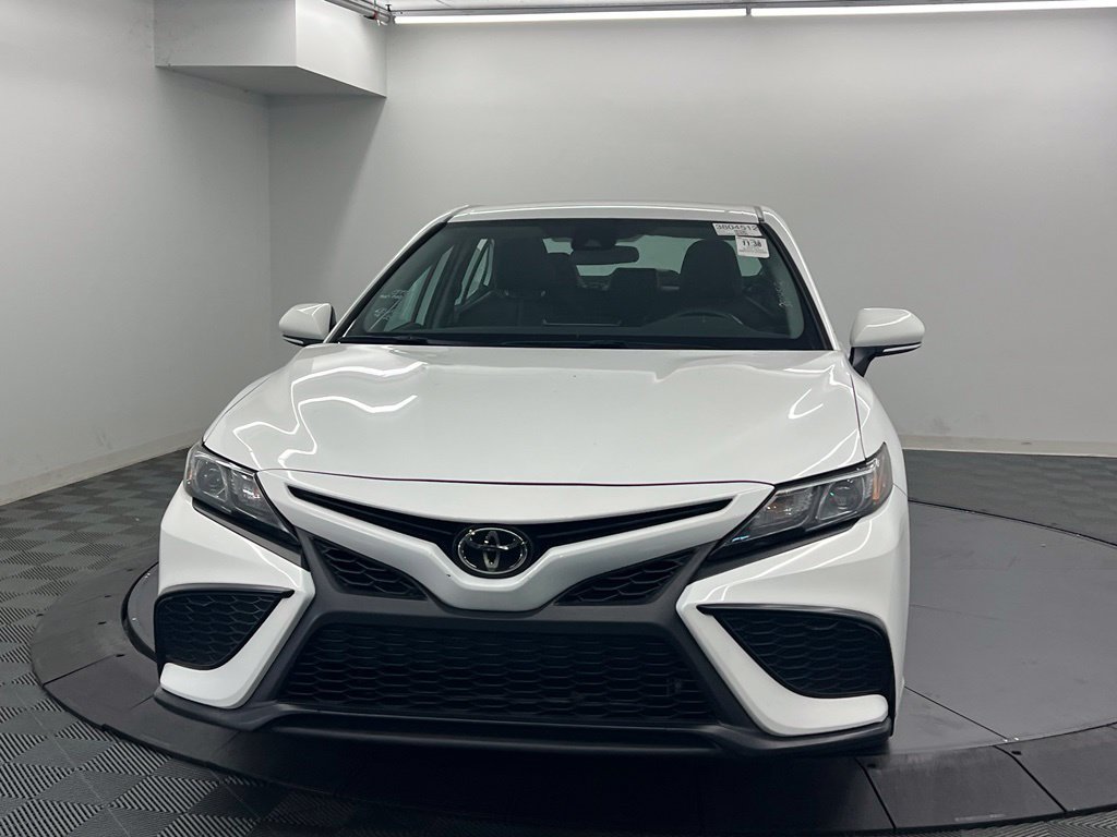 Used 2024 Toyota Camry SE FWD image 3