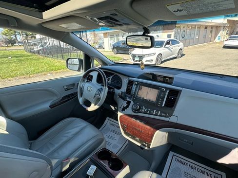 Used 2013 Toyota Sienna Limited w/ Premium Pkg image 34