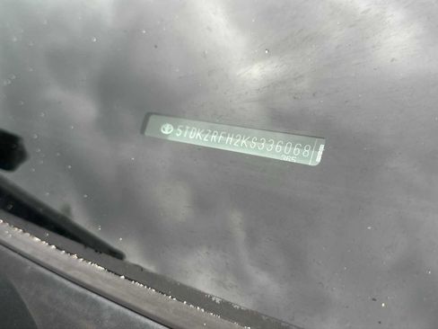 Used 2019 Toyota Highlander XLE FWD image 27