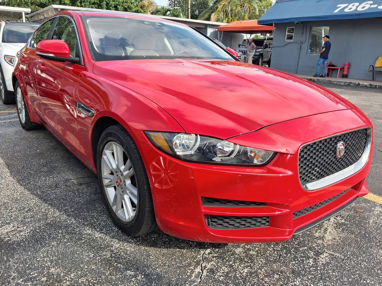 Used 2019 Jaguar XE Premium RWD image 5