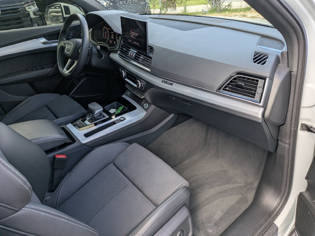 Used 2024 Audi Q5 e Premium Plus w/ Premium Plus Package AWD/4WD image 18