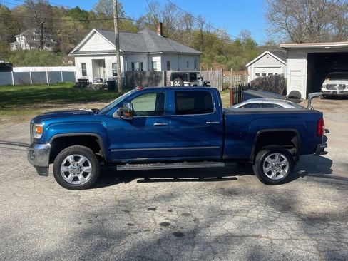 Used 2018 GMC Sierra 2500 SLT w/ Duramax Plus Package AWD/4WD image 4