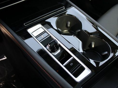 Used 2025 Volkswagen Atlas Peak Edition SE image 17