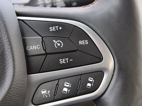 Used 2017 Chrysler Pacifica Touring-L Plus w/ Advanced Safetytec Group image 35