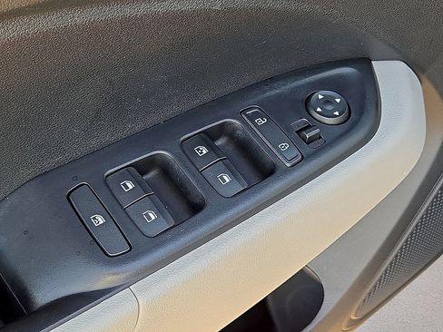 Used 2025 Hyundai Venue SEL FWD image 20