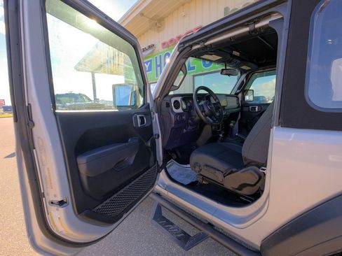 Used 2024 Jeep Wrangler Sport image 19