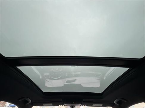 Used 2021 Volkswagen Tiguan SE R-Line image 21