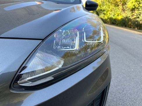 Used 2022 Ford Escape SE w/ SE Sport Appearance Package image 10