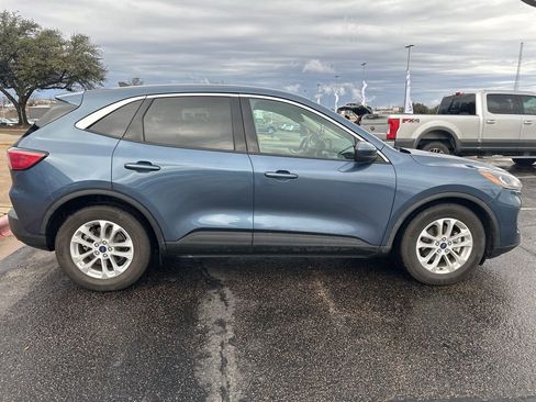 Certified 2020 Ford Escape SE image 3