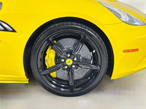 Used 2014 Ferrari California image 27