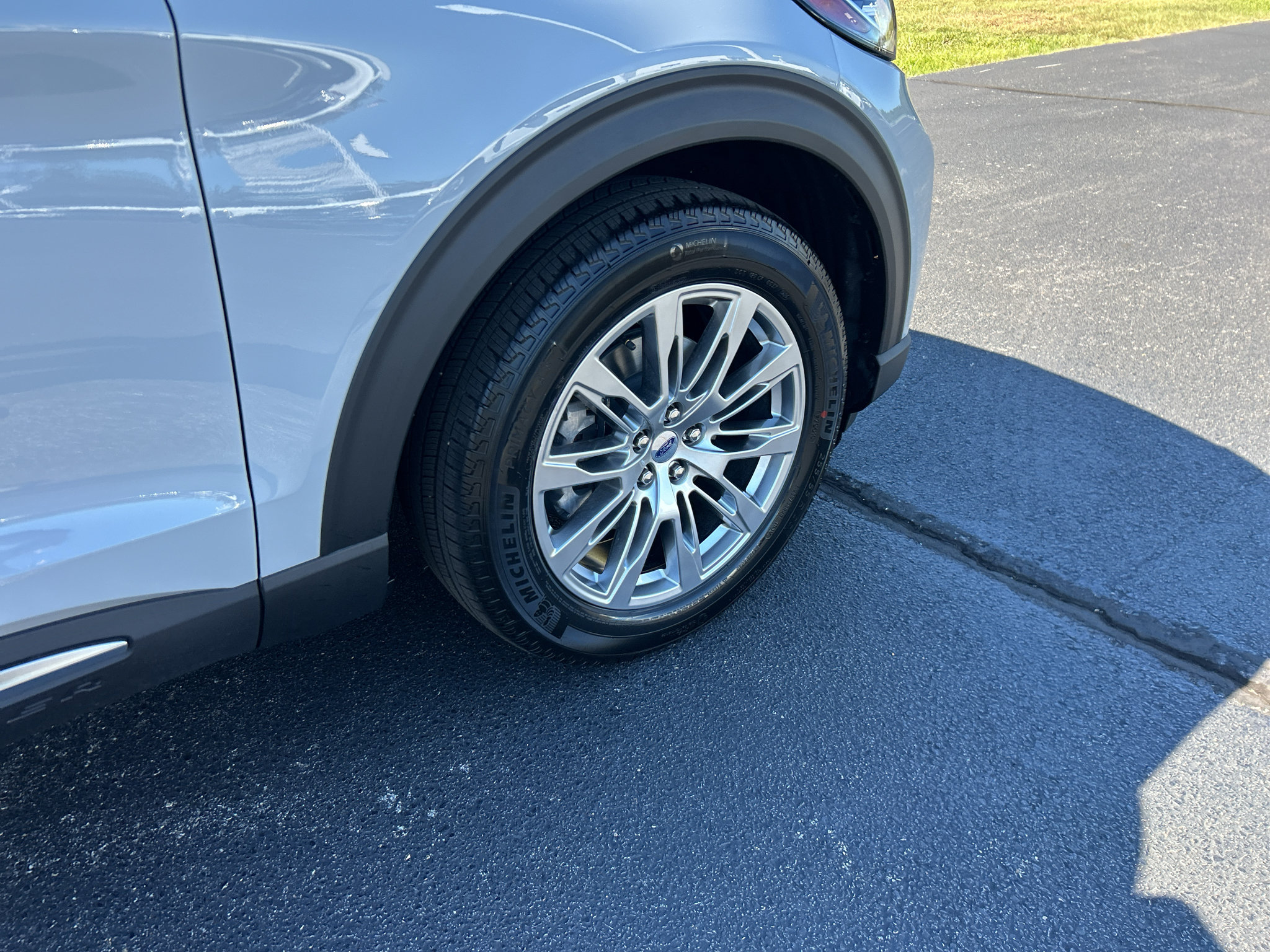 New 2027 Ford Explorer Platinum RWD image 9