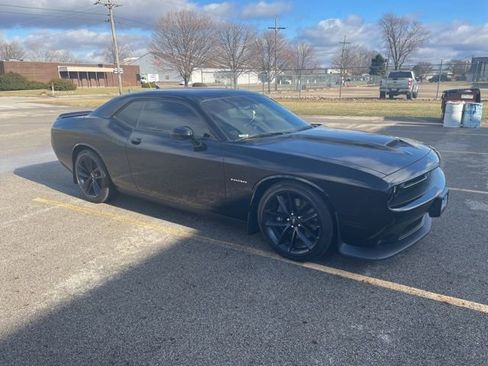 Used 2022 Dodge Challenger R/T w/ Plus Package image 2