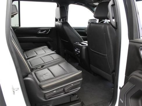 Used 2022 GMC Yukon XL SLT w/ SLT Luxury Package AWD/4WD image 22