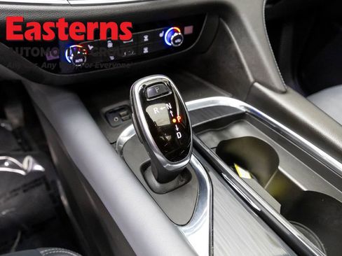 Used 2020 Buick Enclave Essence image 13