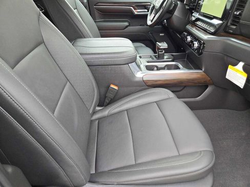 Certified 2024 GMC Sierra 1500 SLT image 15