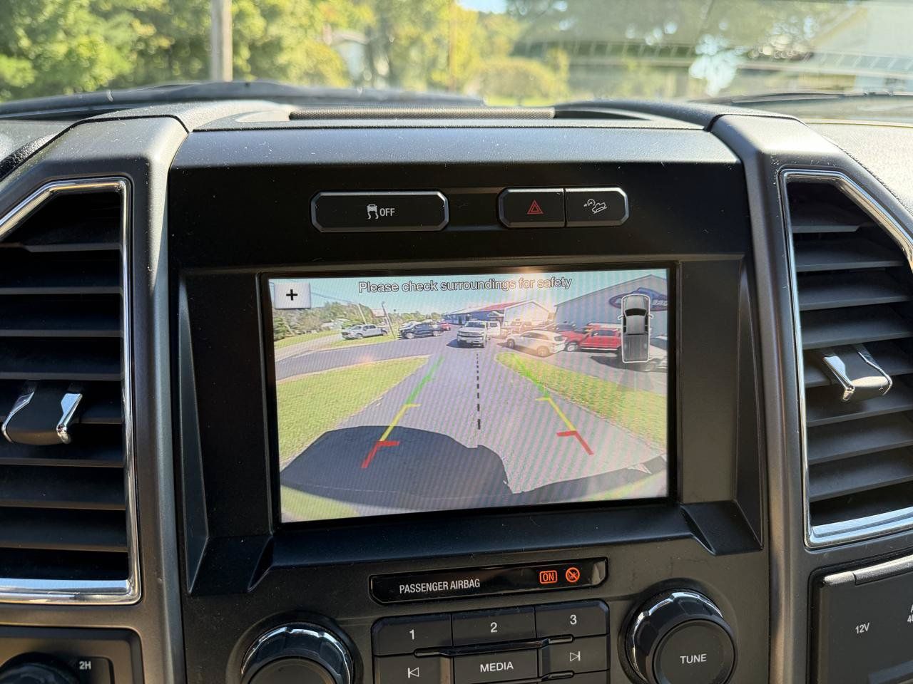 Used 2017 Ford F250 XLT w/ XLT Premium Package AWD/4WD image 35