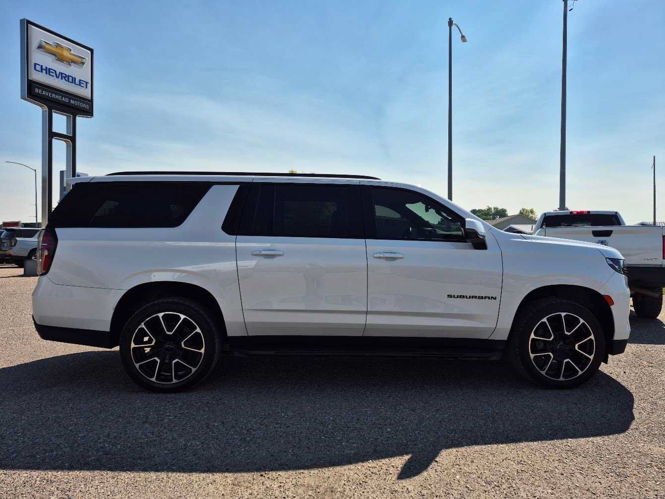 Used 2023 Chevrolet Suburban RST w/ Luxury Package AWD/4WD image 2