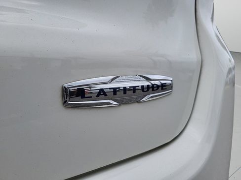 Used 2018 Jeep Compass Latitude w/ Popular Equipment Group image 9