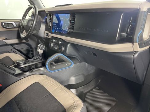 Used 2022 Ford Bronco Wildtrak image 32