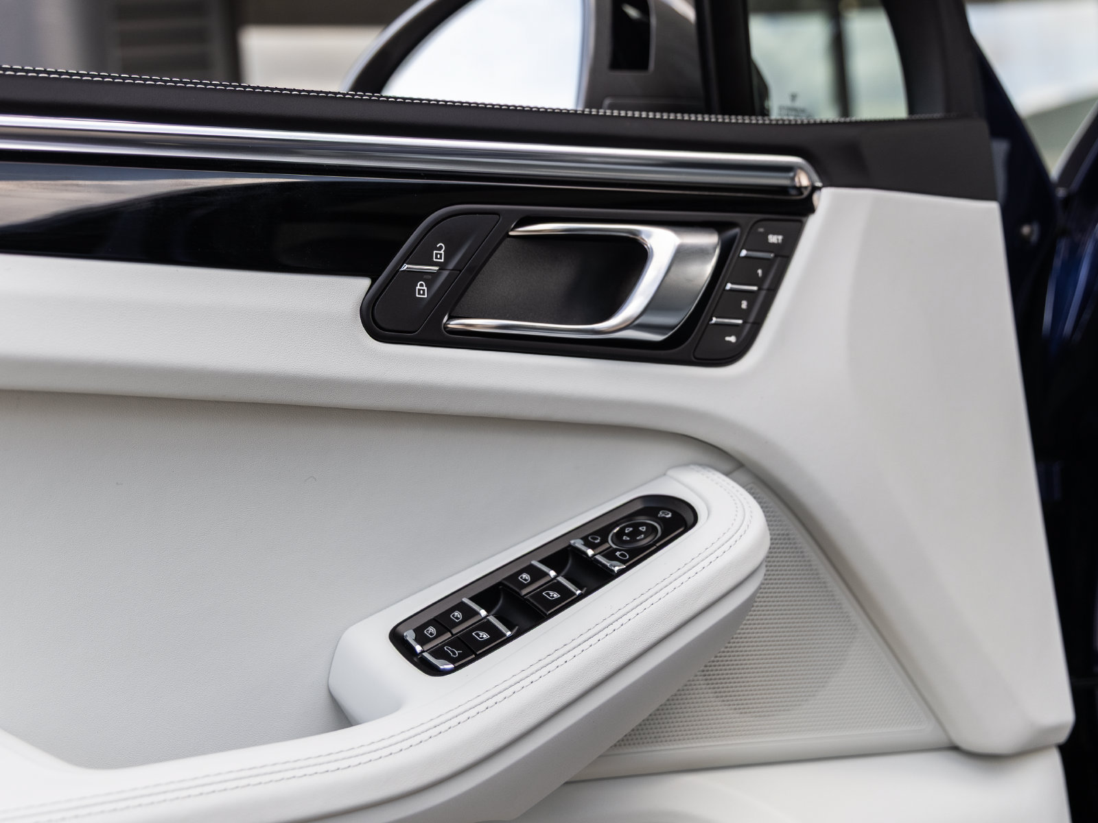 Certified 2026 Porsche Macan Turbo AWD/4WD image 21