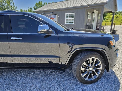Used 2017 Jeep Grand Cherokee Overland AWD/4WD image 13