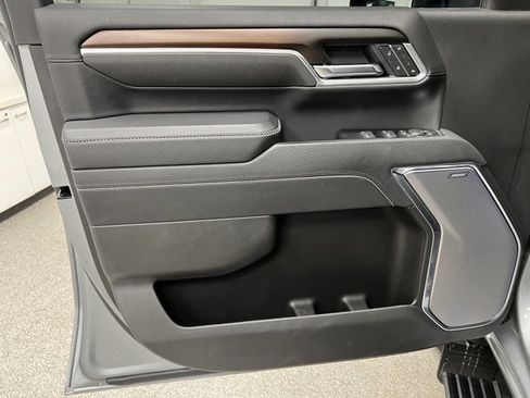 Used 2025 GMC Sierra 3500 Denali w/ Denali Reserve Package image 24