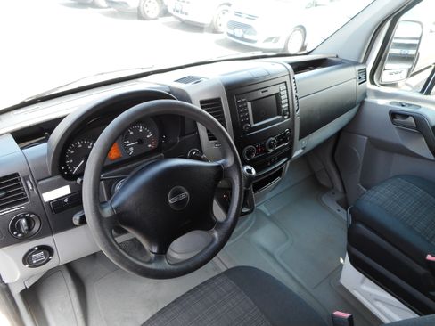 Used 2014 Freightliner Sprinter 2500 RWD image 12