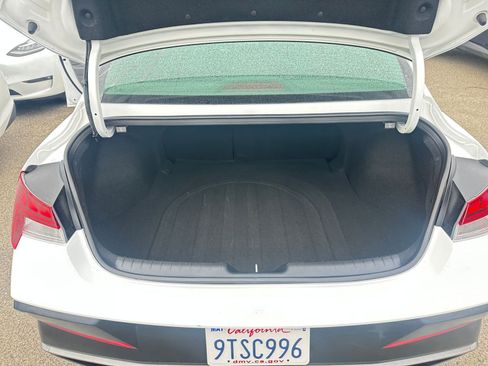 Used 2025 Hyundai Elantra SEL image 32