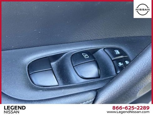 Used 2018 Nissan Rogue SV w/ Premium Package image 15