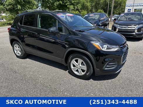 Used 2022 Chevrolet Trax LT w/ LT Convenience Package image 7