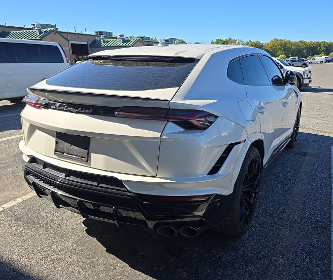 Used 2024 Lamborghini Urus S AWD/4WD image 3