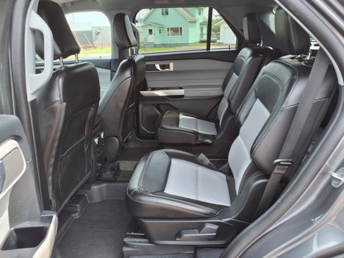 Used 2023 Ford Explorer XLT w/ Equipment Group 202A image 11