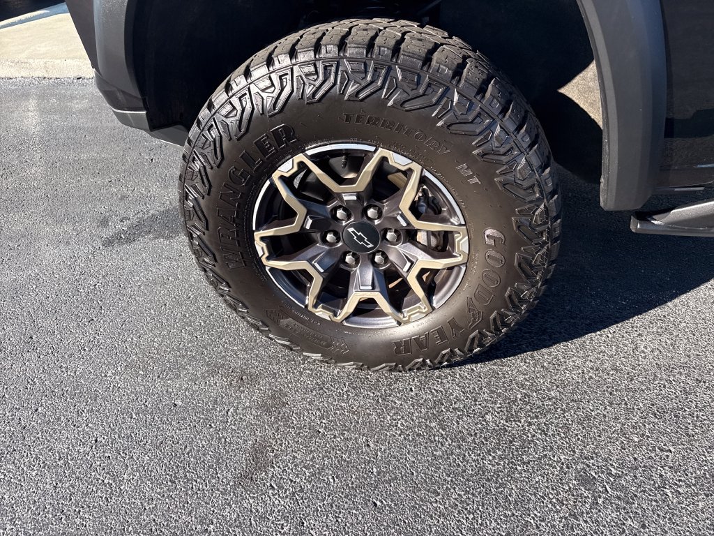 Used 2024 Chevrolet Colorado ZR2 w/ Technology Package AWD/4WD image 30
