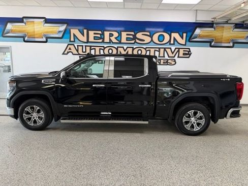 Used 2022 GMC Sierra 1500 SLT w/ SLT Convenience Package AWD/4WD image 2