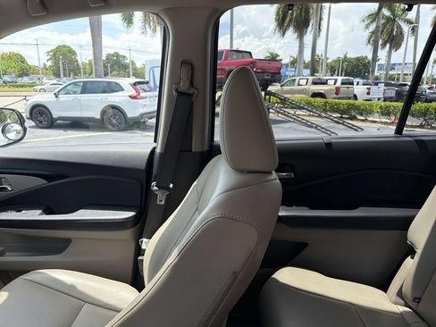 Used 2019 Honda Pilot Touring image 12