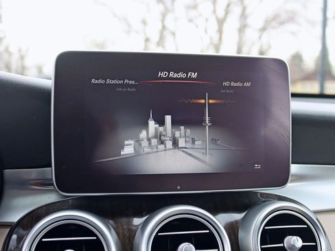 Used 2019 Mercedes-Benz GLC 300 GLC 300 4MATIC Sport Utility 4 image 23