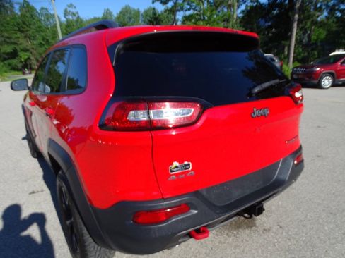 Used 2017 Jeep Cherokee 4WD Trailhawk w/ Cold Weather Group image 9